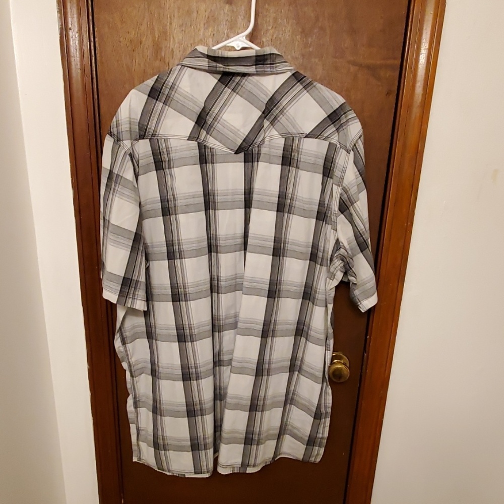 Button down - Picture 2 of 3